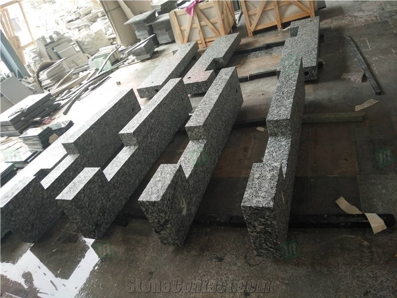 Spray Wave White Grey Granite Gate Post